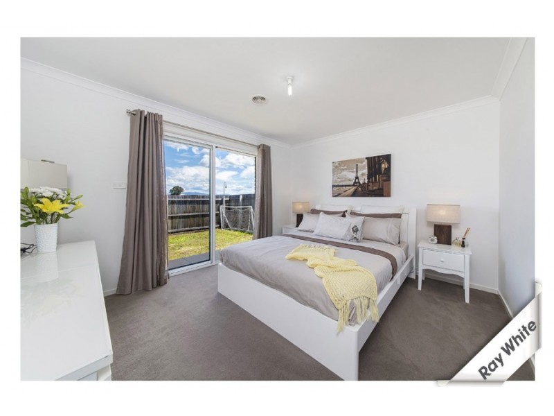 17 Hilda Kincaid Crescent, Macgregor ACT 2615