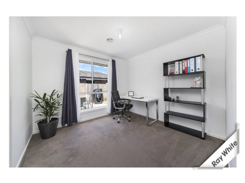 17 Hilda Kincaid Crescent, Macgregor ACT 2615