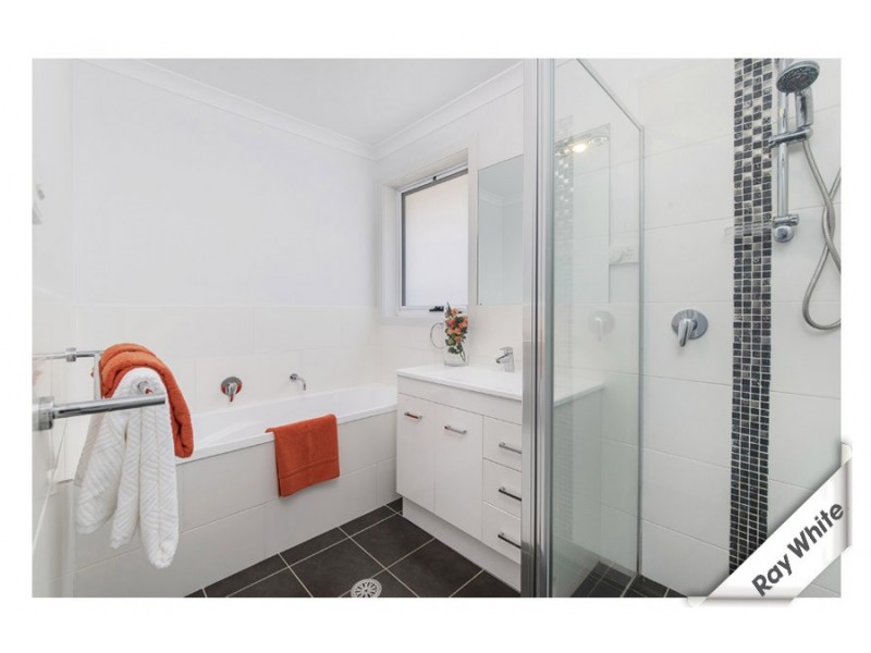 17 Hilda Kincaid Crescent, Macgregor ACT 2615