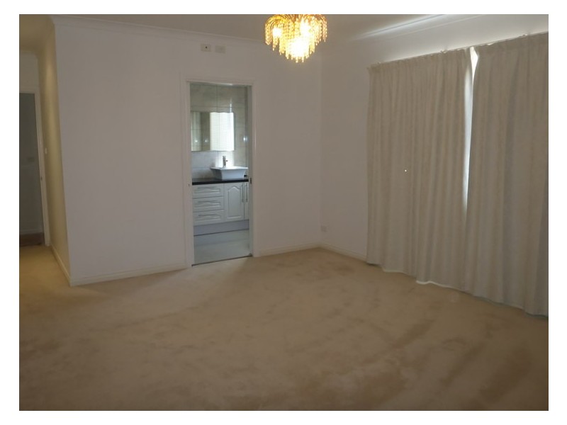 10 Roxburgh Street, Franklin ACT 2913