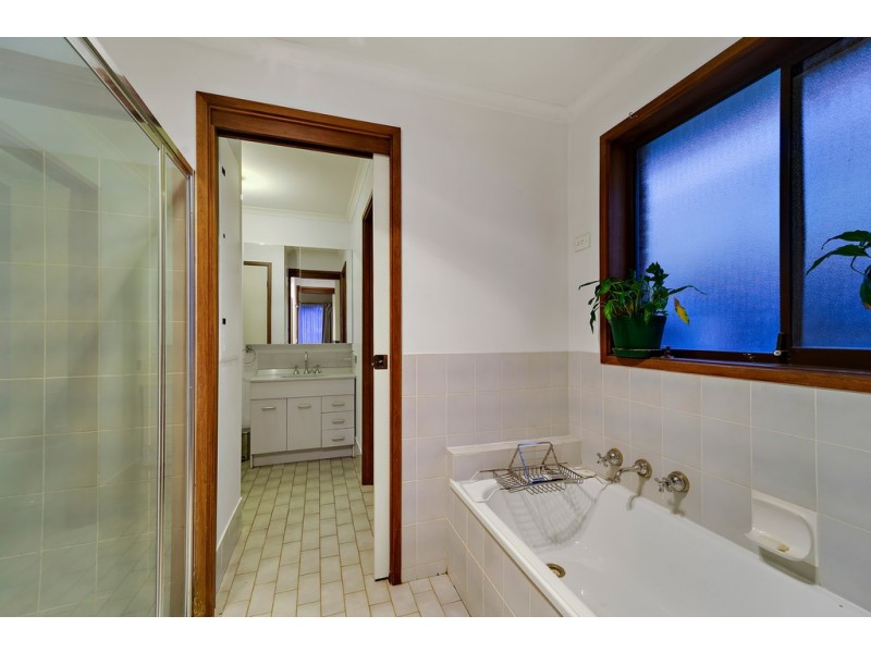 127 Ratcliffe Crescent, Florey ACT 2615