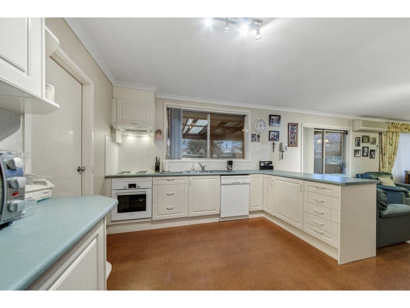 6 Gibbes Place, Weetangera ACT 2614