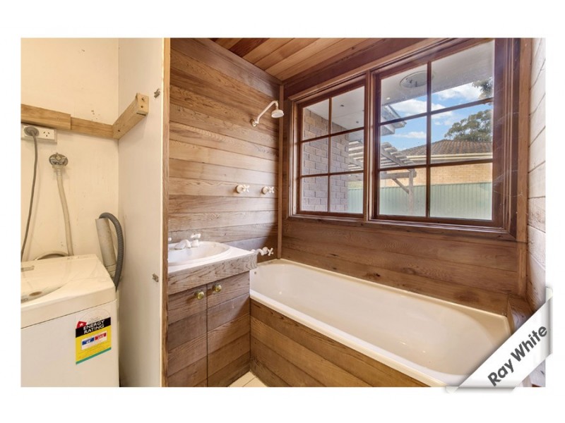 8 Dale Circuit, Kambah ACT 2902