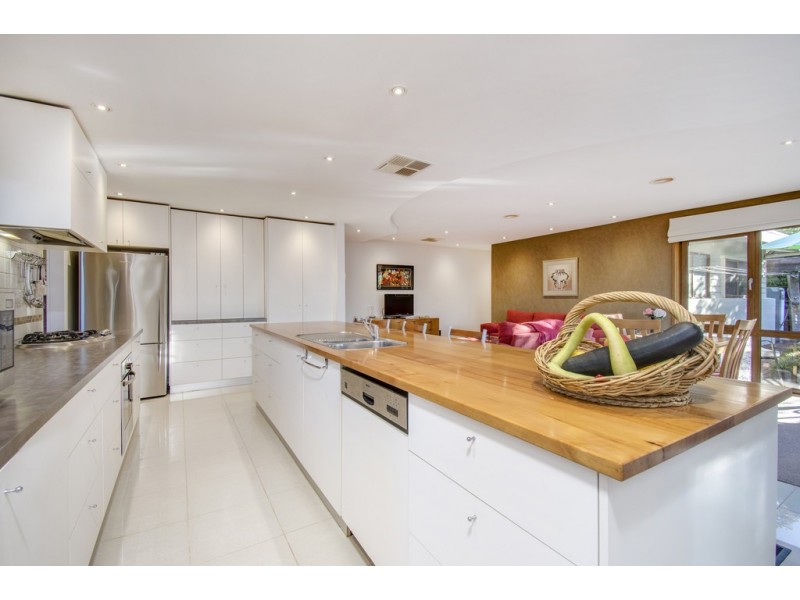 4 Davis Street, Weetangera ACT 2614