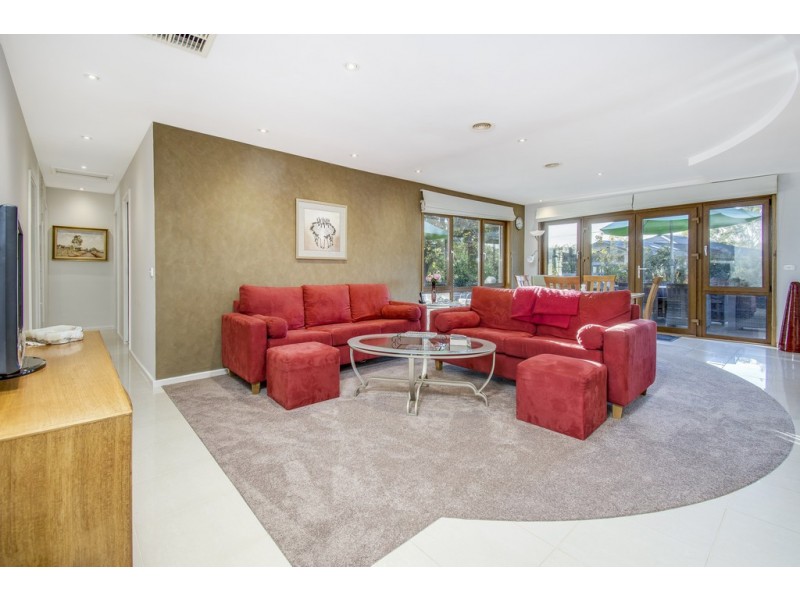 4 Davis Street, Weetangera ACT 2614