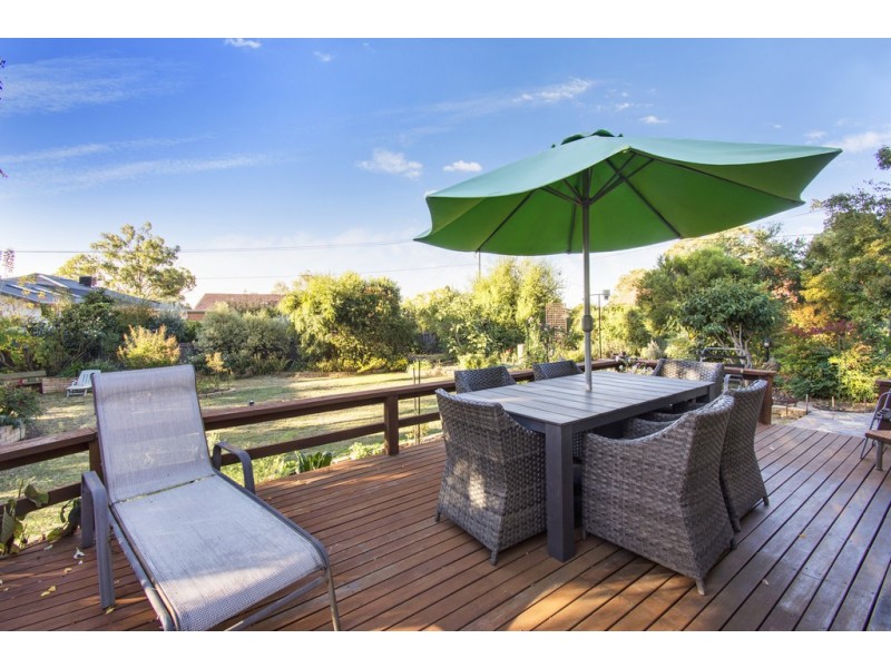 4 Davis Street, Weetangera ACT 2614