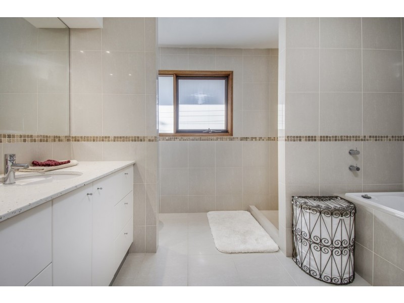 4 Davis Street, Weetangera ACT 2614