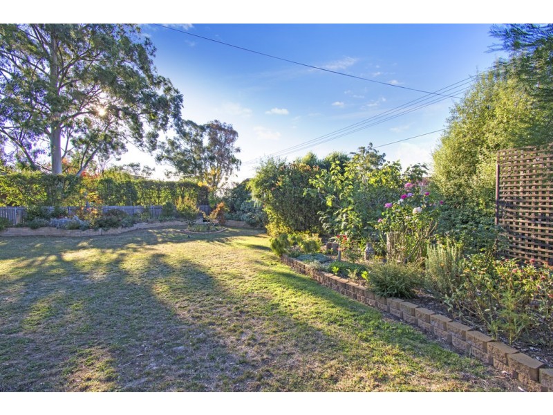 4 Davis Street, Weetangera ACT 2614