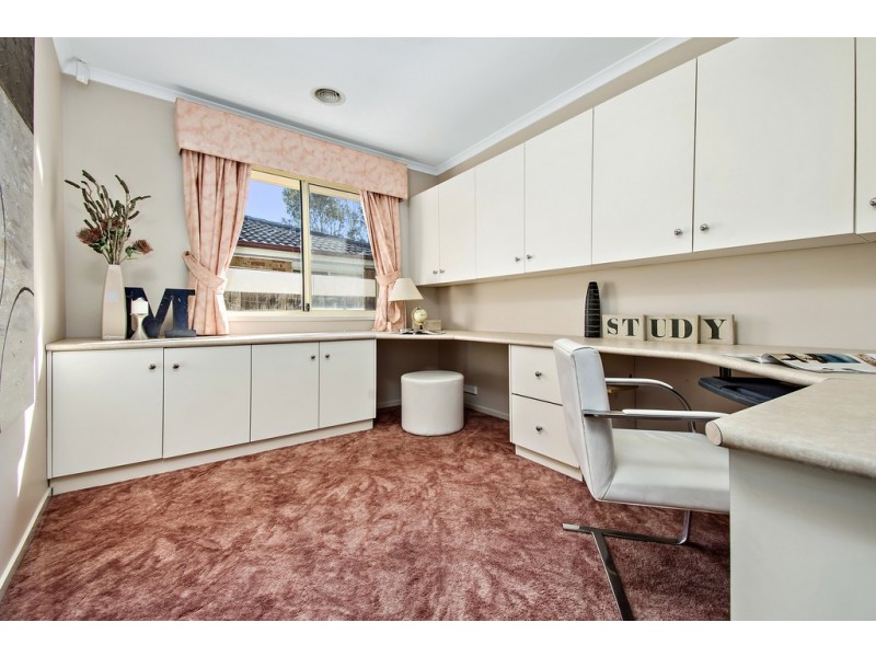 13 Fitton Close, Dunlop ACT 2615
