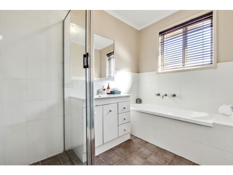 13 Fitton Close, Dunlop ACT 2615