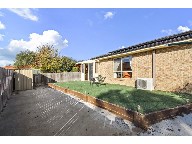 13 Fitton Close, Dunlop ACT 2615