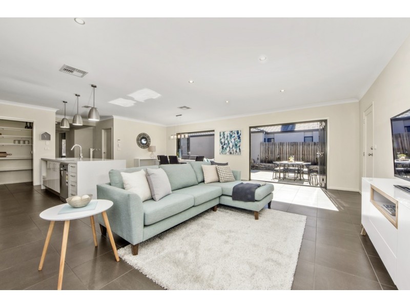 8 Jule Knight Street, Casey ACT 2913