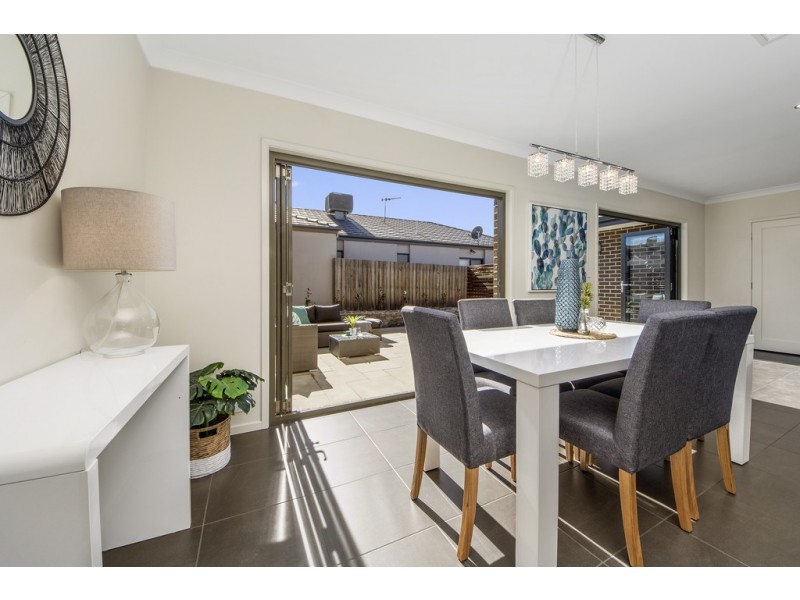 8 Jule Knight Street, Casey ACT 2913