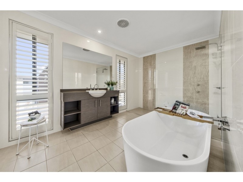 8 Jule Knight Street, Casey ACT 2913