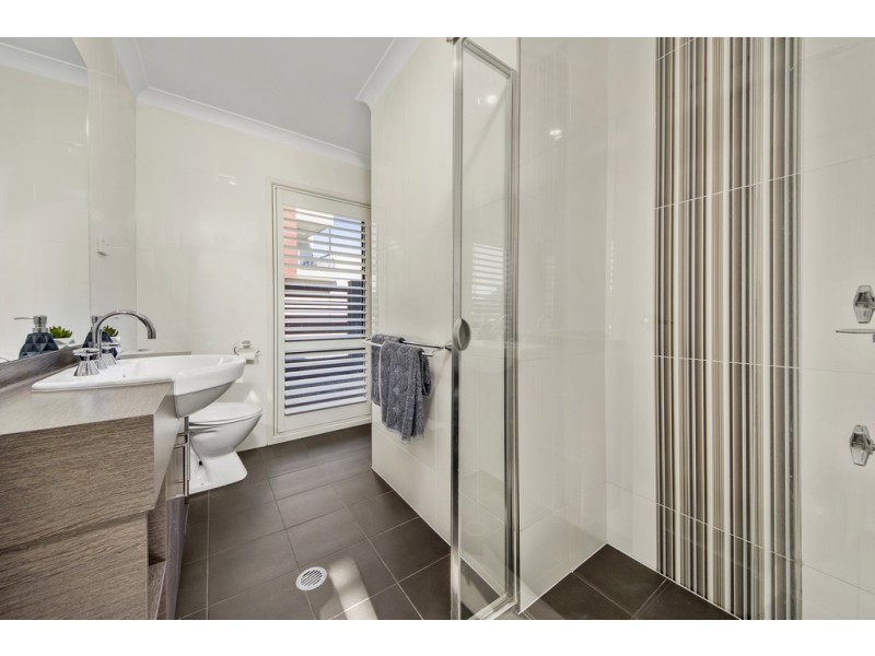 8 Jule Knight Street, Casey ACT 2913