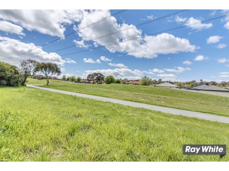 25 Tarrant Crescent, Dunlop ACT 2615