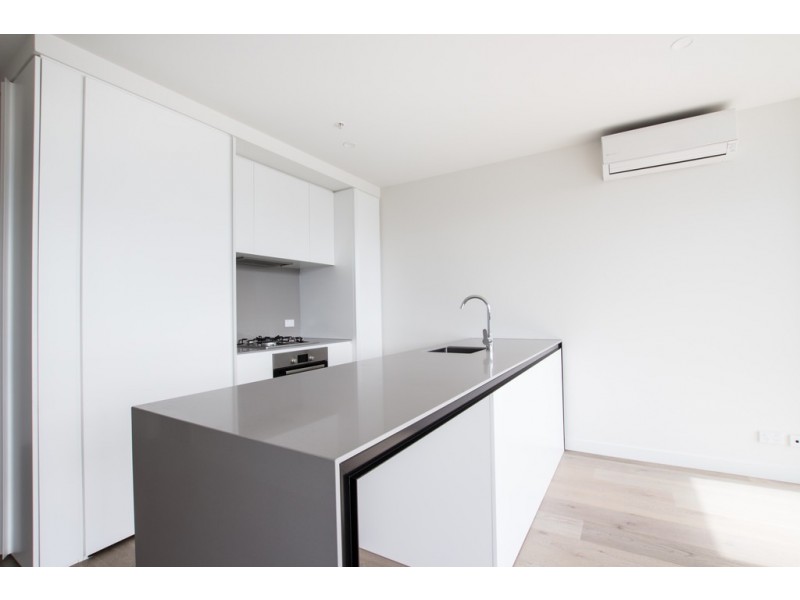 2004/89-103 Gladstone Street, South Melbourne VIC 3205