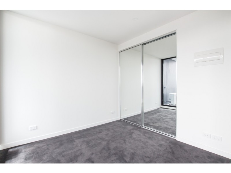 2004/89-103 Gladstone Street, South Melbourne VIC 3205