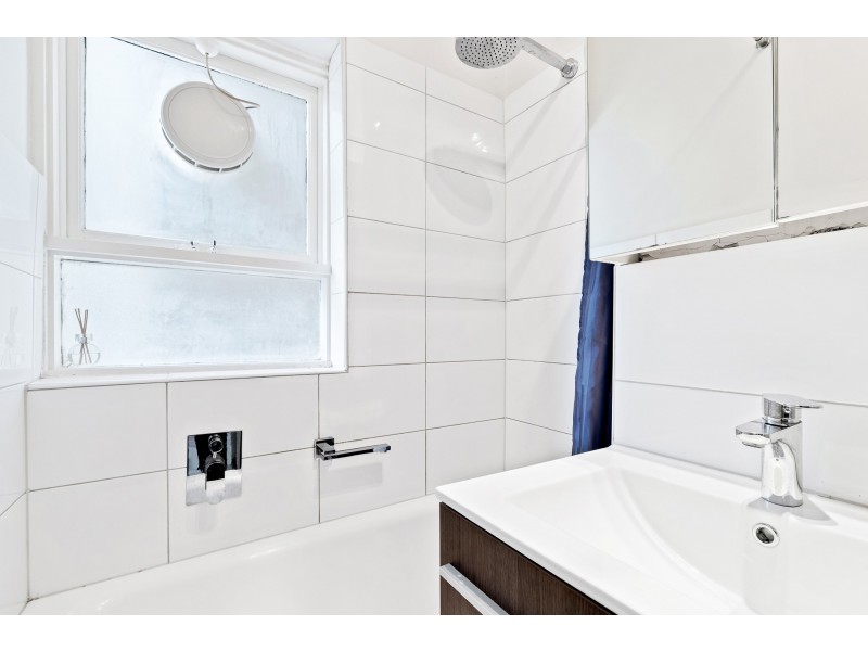 2/77 Hotham Street, St Kilda East VIC 3183