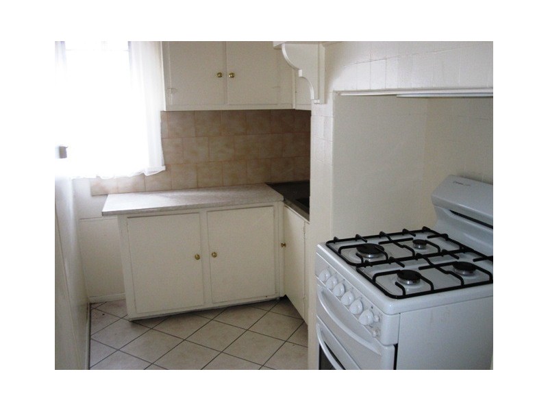 2/24 Marine Parade, St Kilda VIC 3182