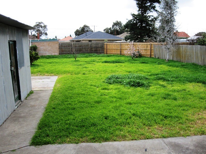 15 Gish Court, Hadfield VIC 3046