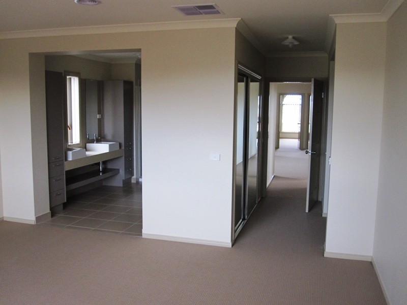 22 Umbrella Way, Point Cook VIC 3030