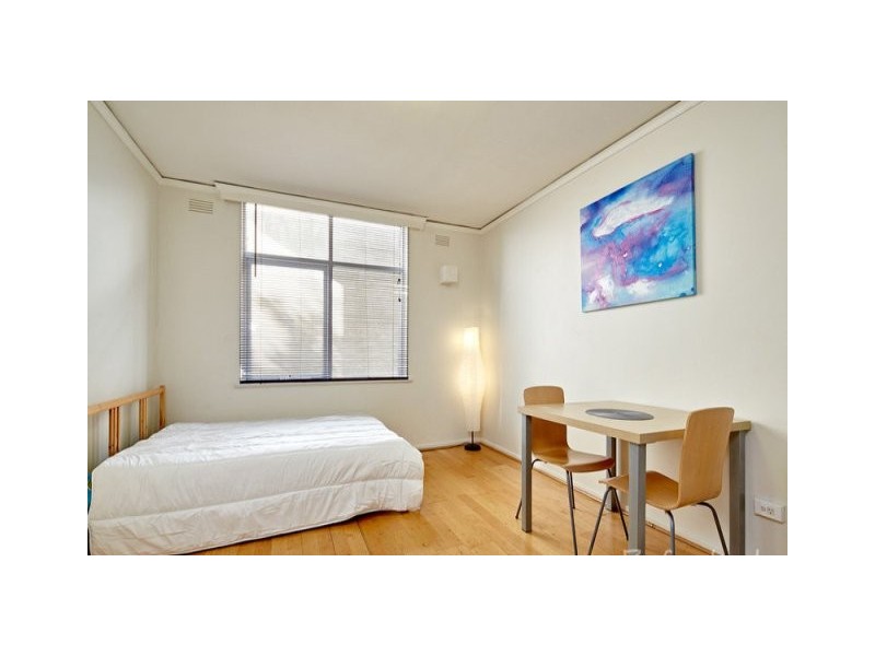 8/239 Canterbury Road, St Kilda VIC 3182
