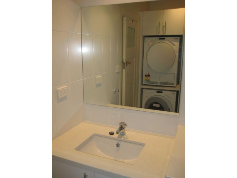 2/1 Park Street, St Kilda VIC 3182