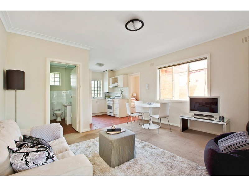 2/57 Foam Street, Elwood VIC 3184