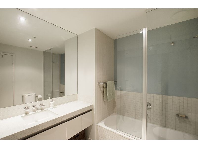 704E/126 Rouse Street, Port Melbourne VIC 3207