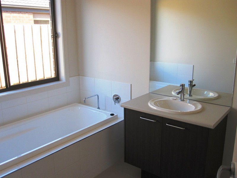133 Featherbrook Drive, Point Cook VIC 3030