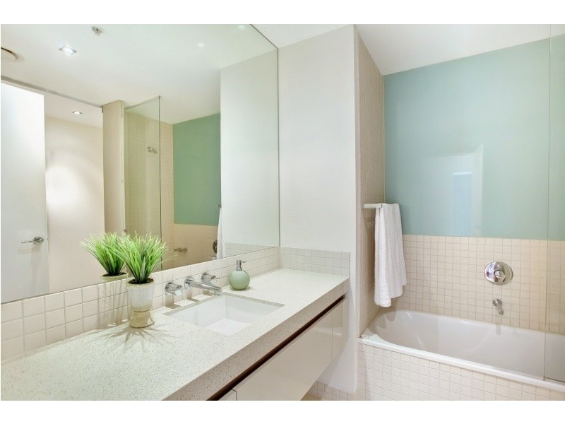 309E/126 Rouse Street, Port Melbourne VIC 3207