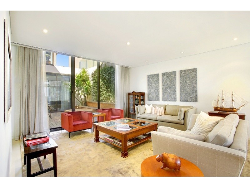 2 First Point, Port Melbourne VIC 3207