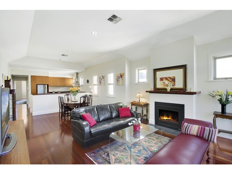 55A Marine Parade, Elwood VIC 3184