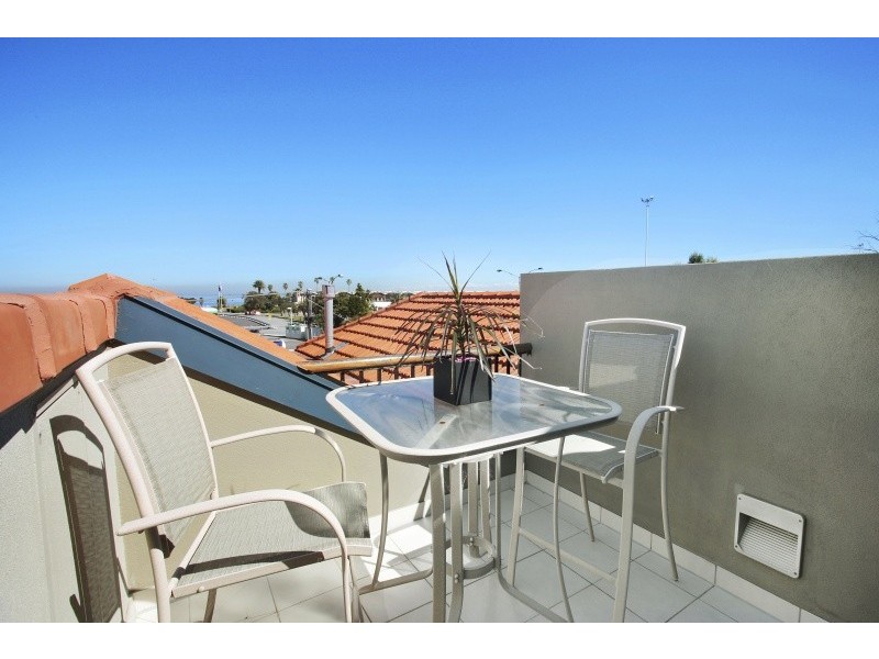 55A Marine Parade, Elwood VIC 3184