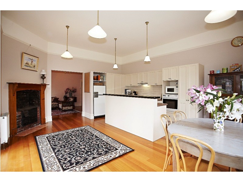 10 Ruskin St, Elwood VIC 3184