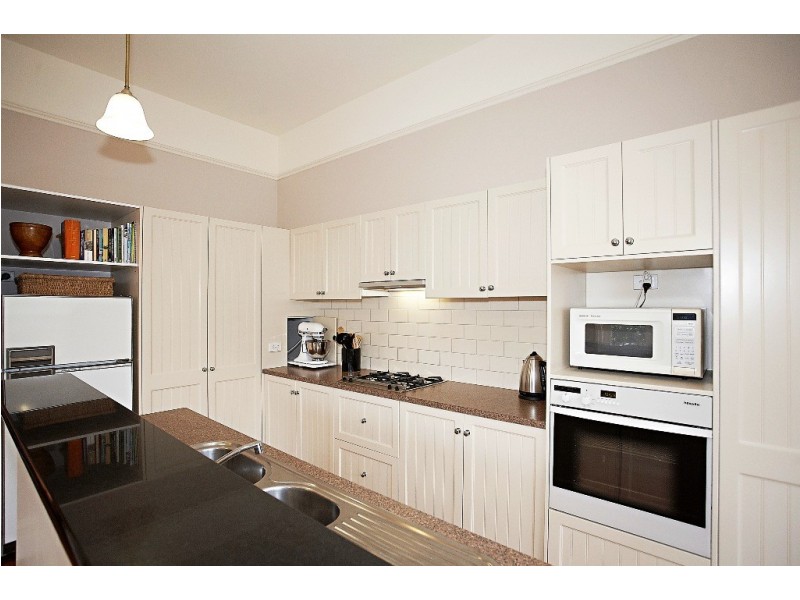 10 Ruskin St, Elwood VIC 3184