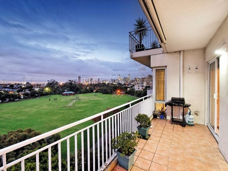 32/8 Graham Street, Port Melbourne VIC 3207