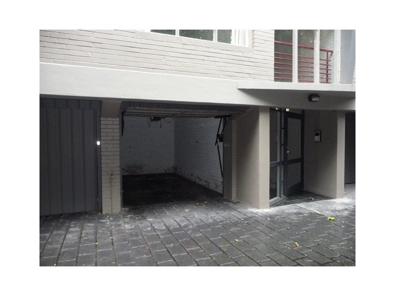 11/301 Dandenong Road, Prahran VIC 3181