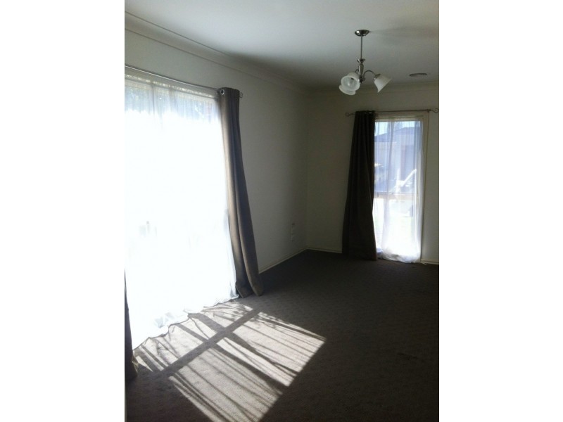 2/24 Swinburne Court, Truganina VIC 3029