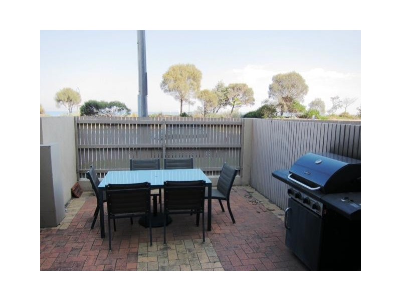 2/15 Marine Parade, St Kilda VIC 3182