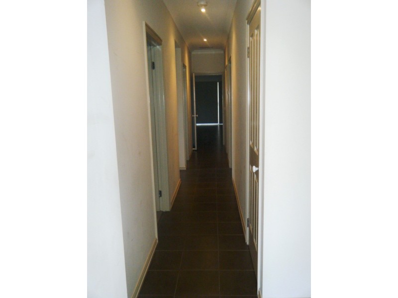 2/25 Westmeadows Lane, Truganina VIC 3029