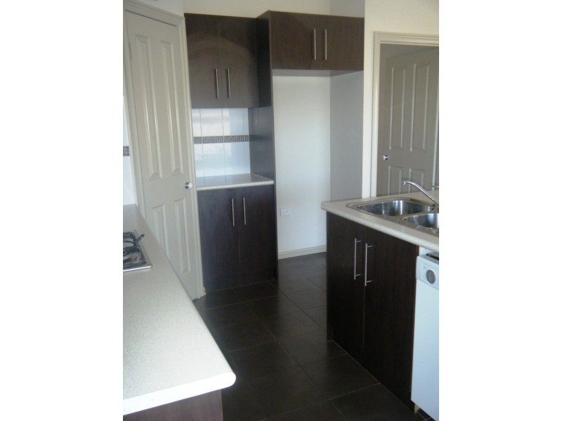 2/25 Westmeadows Lane, Truganina VIC 3029