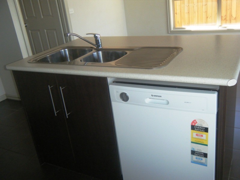 2/25 Westmeadows Lane, Truganina VIC 3029