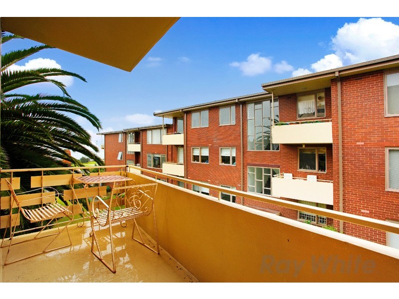 22/1 Esplanade, St Kilda VIC 3182