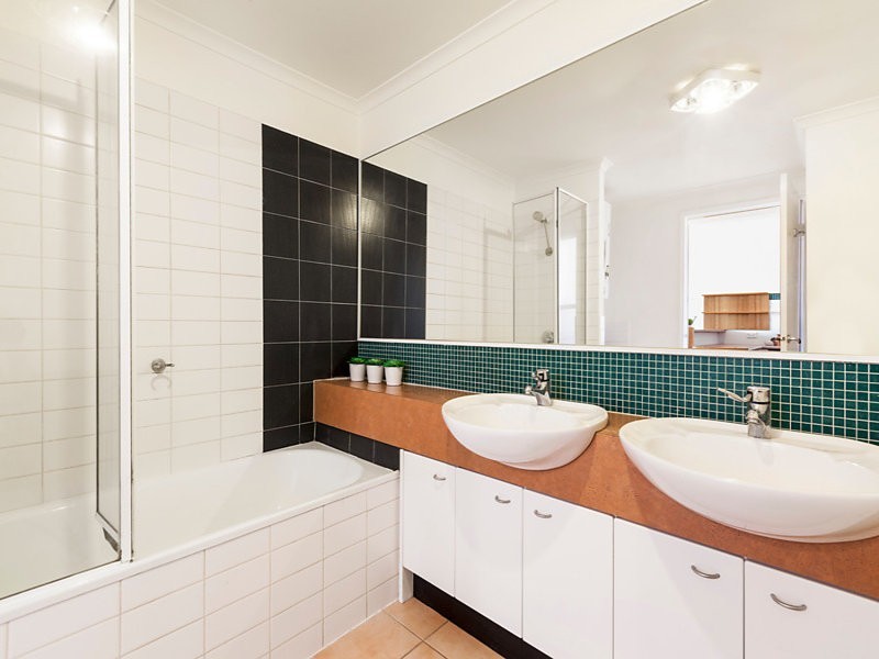 42/18-20 The Esplanade, St Kilda VIC 3182