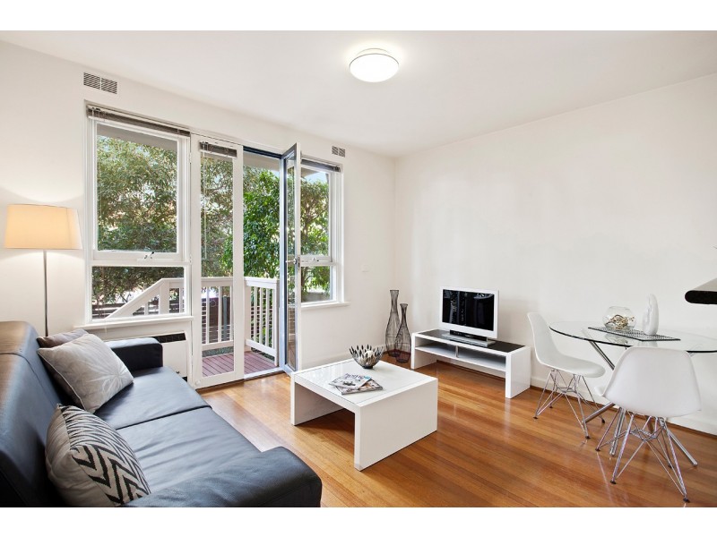 1/2 Robe Street, St Kilda VIC 3182
