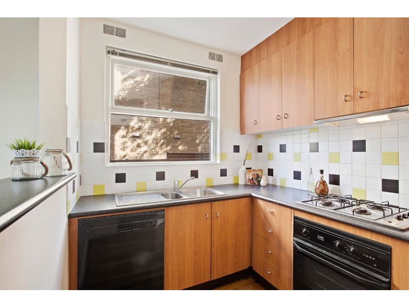 1/2 Robe Street, St Kilda VIC 3182