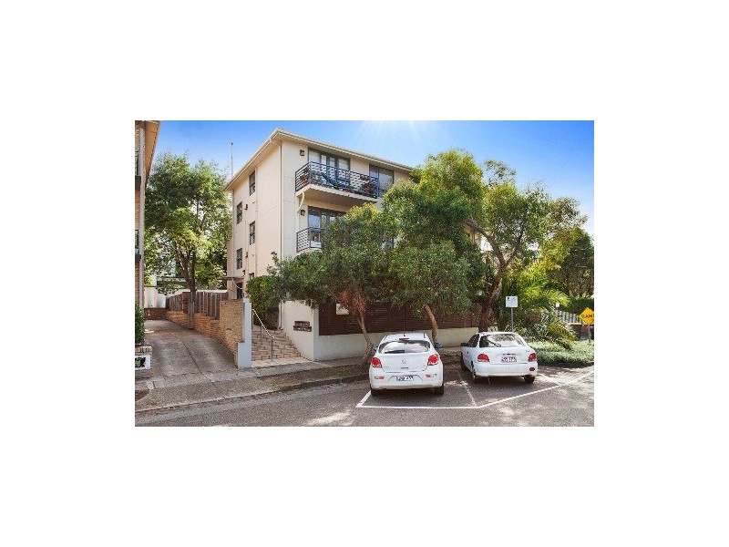 1/2 Robe Street, St Kilda VIC 3182