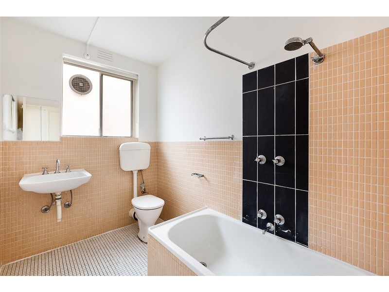 8/16 Robe Street, St Kilda VIC 3182